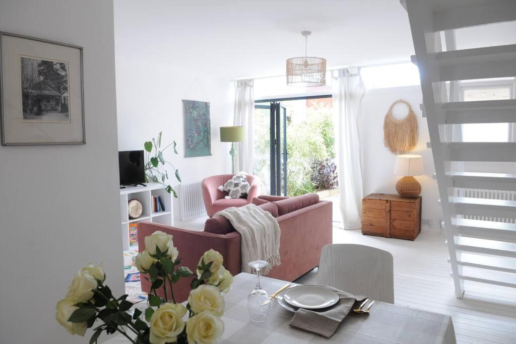 Light Filled Mid- Century 3 Bed Cottage In Dulwich London Exterior photo